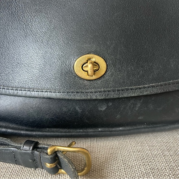 Vintage Coach 9790 City Bag Shoulder Bag Turnlock Crossbody Black Bag - Picture 2 of 16